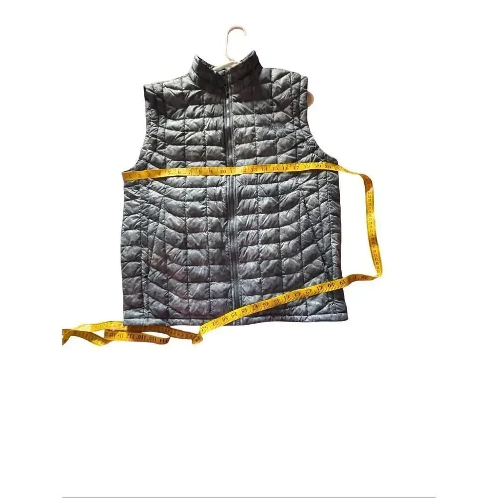 The North Face Mens Black Camouflage Thermoball Quilted Vest Size Medium